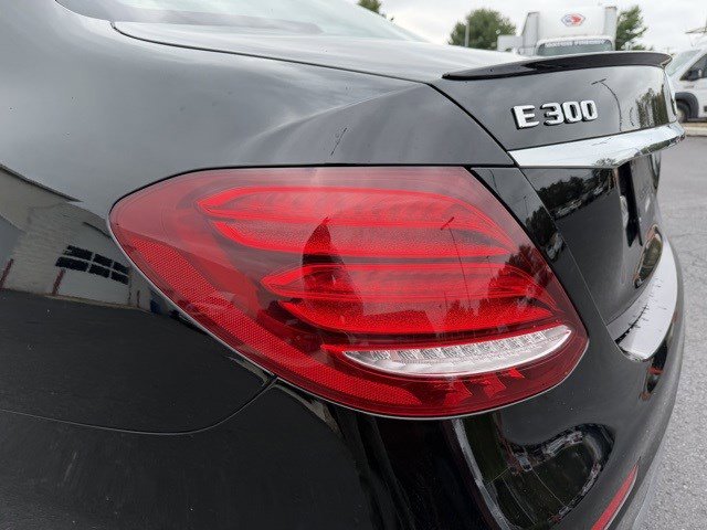 2017 Mercedes Benz E 300 4MATIC Sedan photo 4
