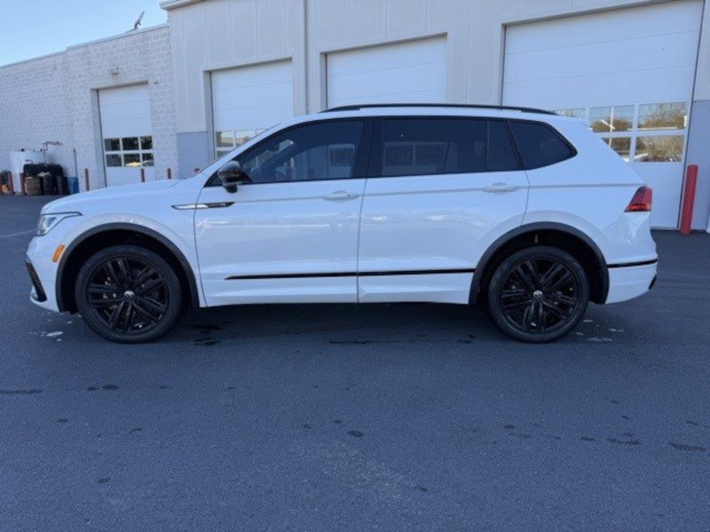 Used 2022 Volkswagen Tiguan SE R-Line Black SUV