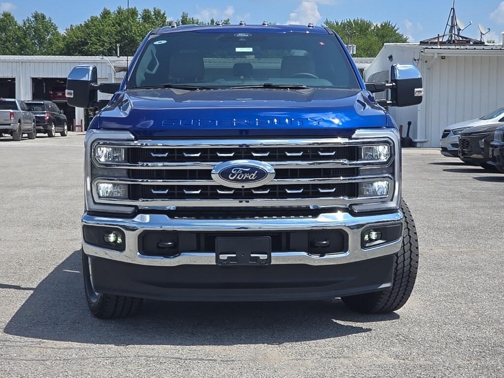 2026 Ford F-250 Lariat photo 2