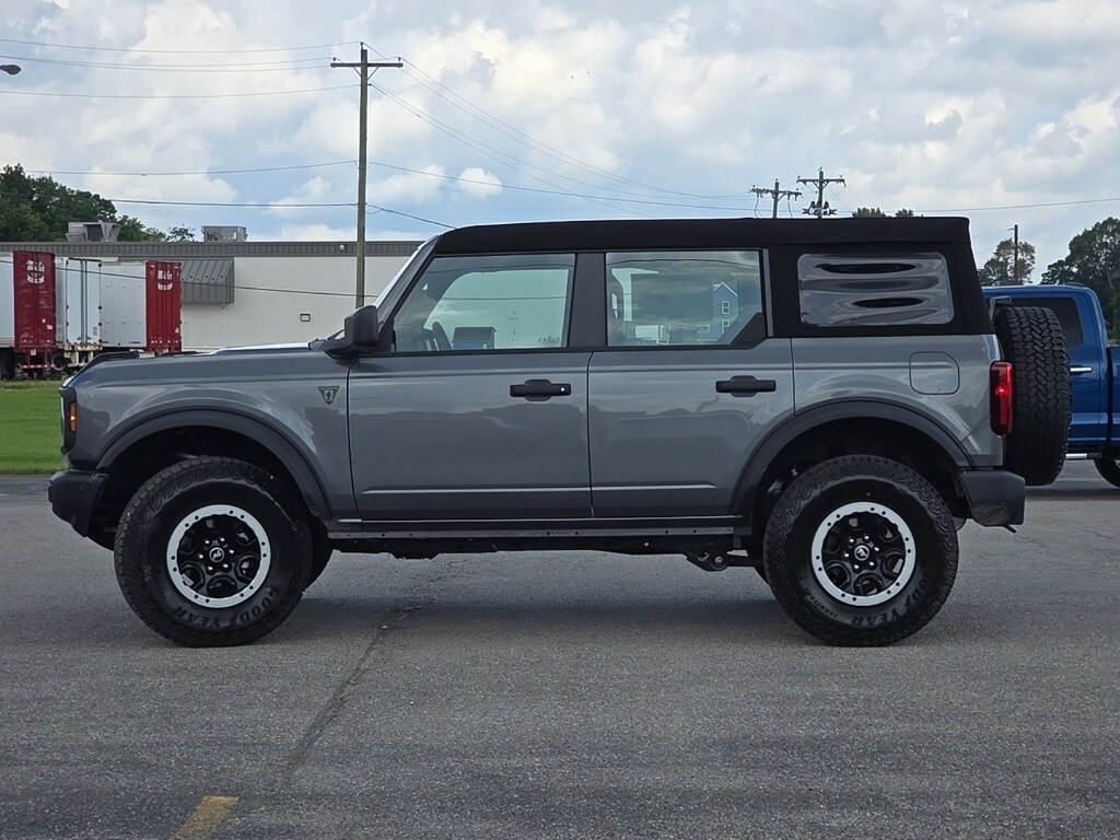 2025 Ford Bronco Base photo 4