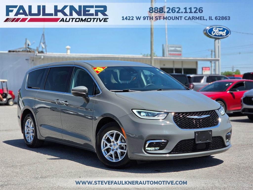 Used 2023 Chrysler Pacifica Touring L Van Passenger Van