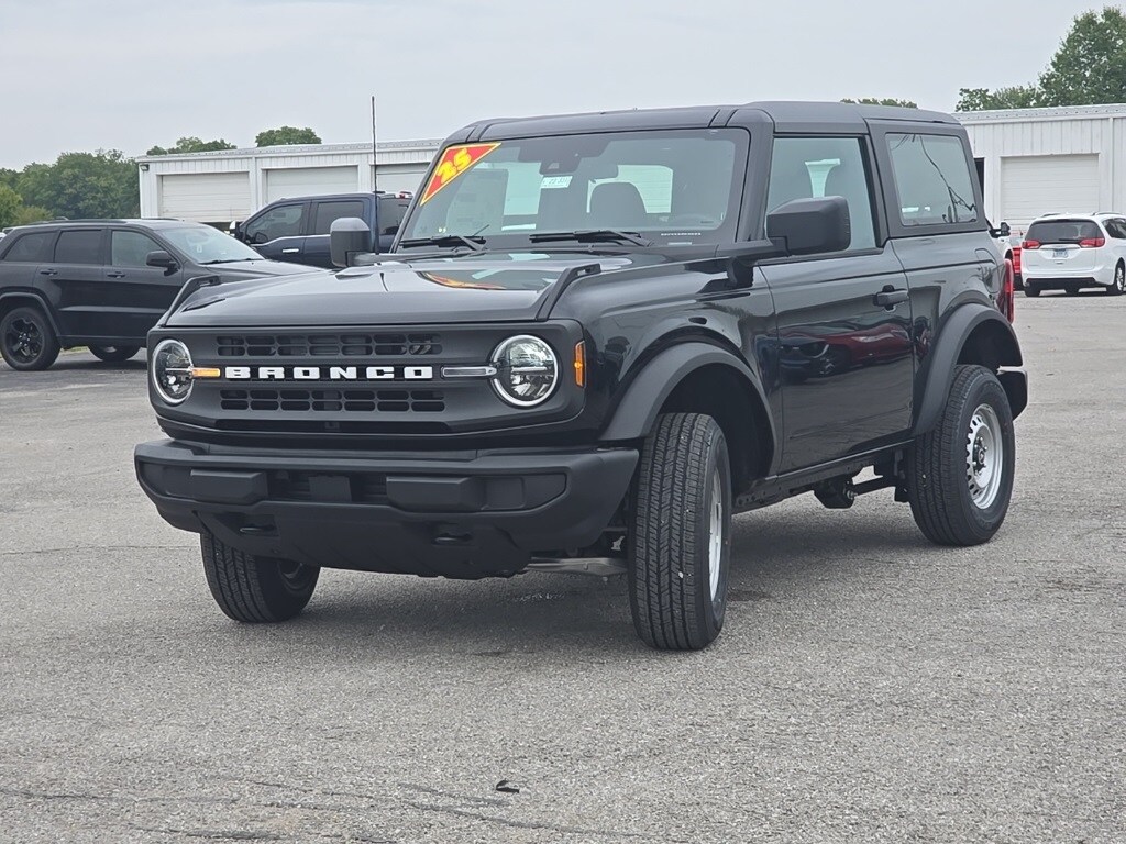2025 Ford Bronco Base photo 2