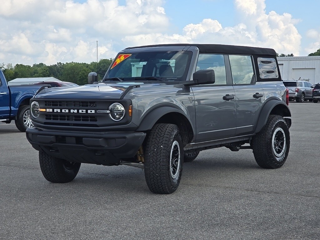 2025 Ford Bronco Base photo 3