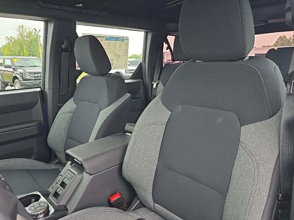 2025 Ford Bronco 4-Door Base - Photo 17