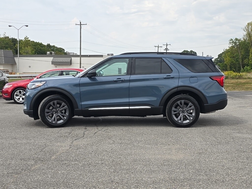 2025 Ford Explorer photo 3