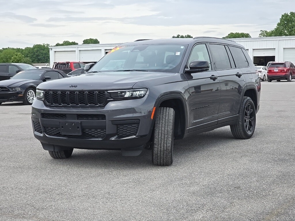 2024 Jeep Grand Cherokee Altitude photo 3
