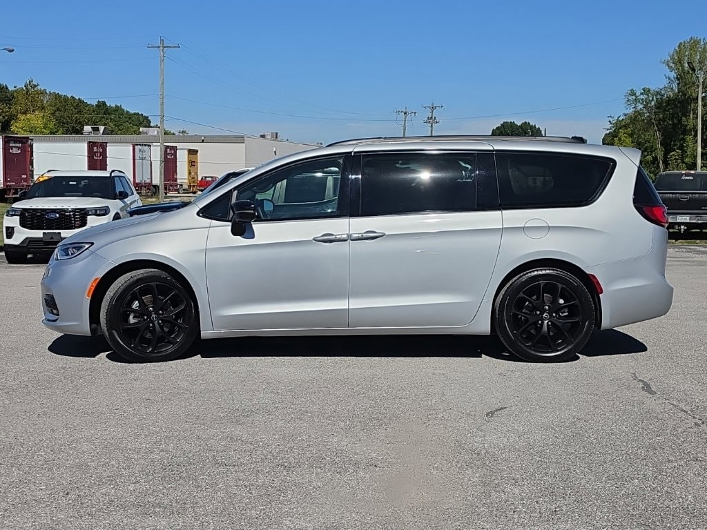 Certified 2026 Chrysler Pacifica Limited Van Passenger Van