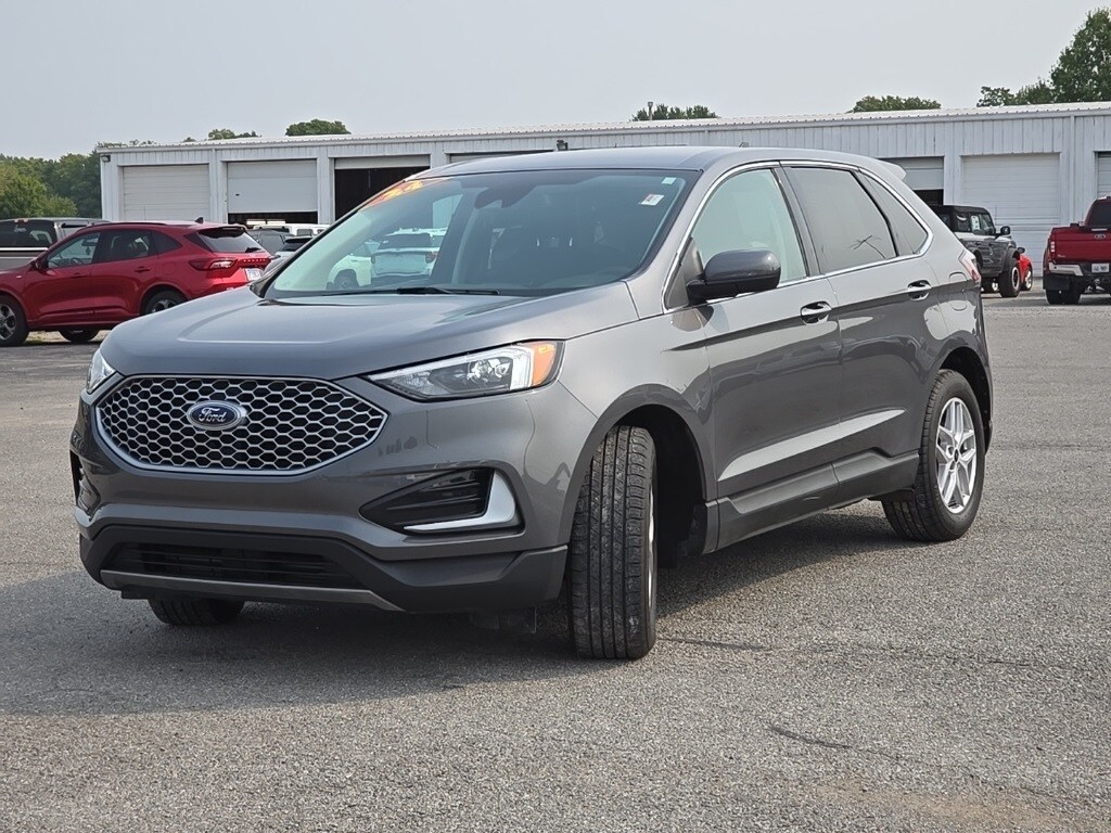 2024 Ford Edge SEL photo 3