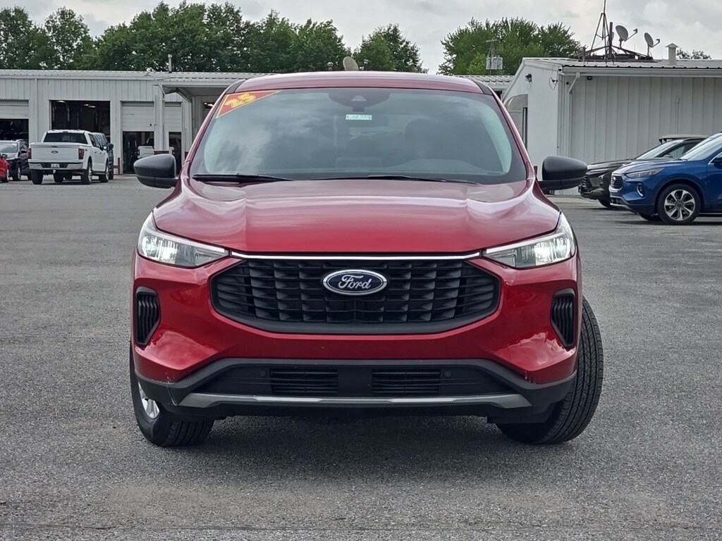 2025 Ford Escape Titanium photo 2