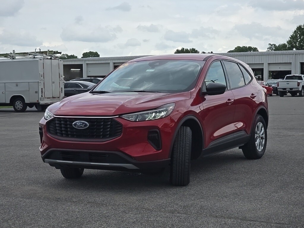 2025 Ford Escape Titanium photo 3