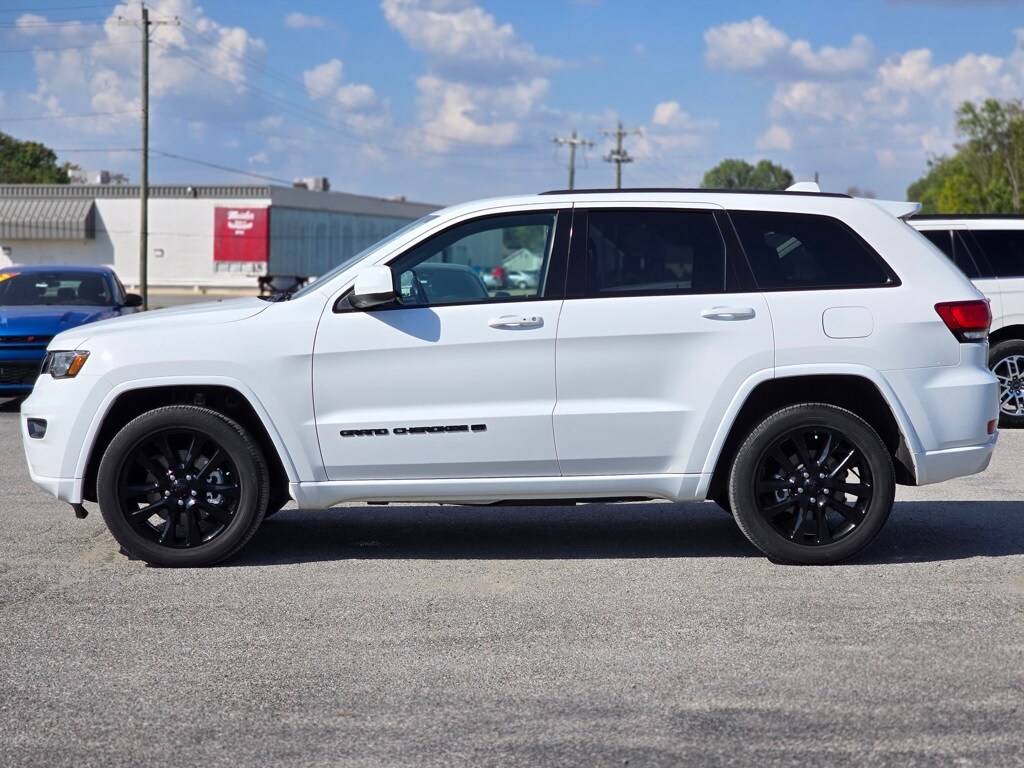 2022 Jeep Cherokee Laredo X photo 2