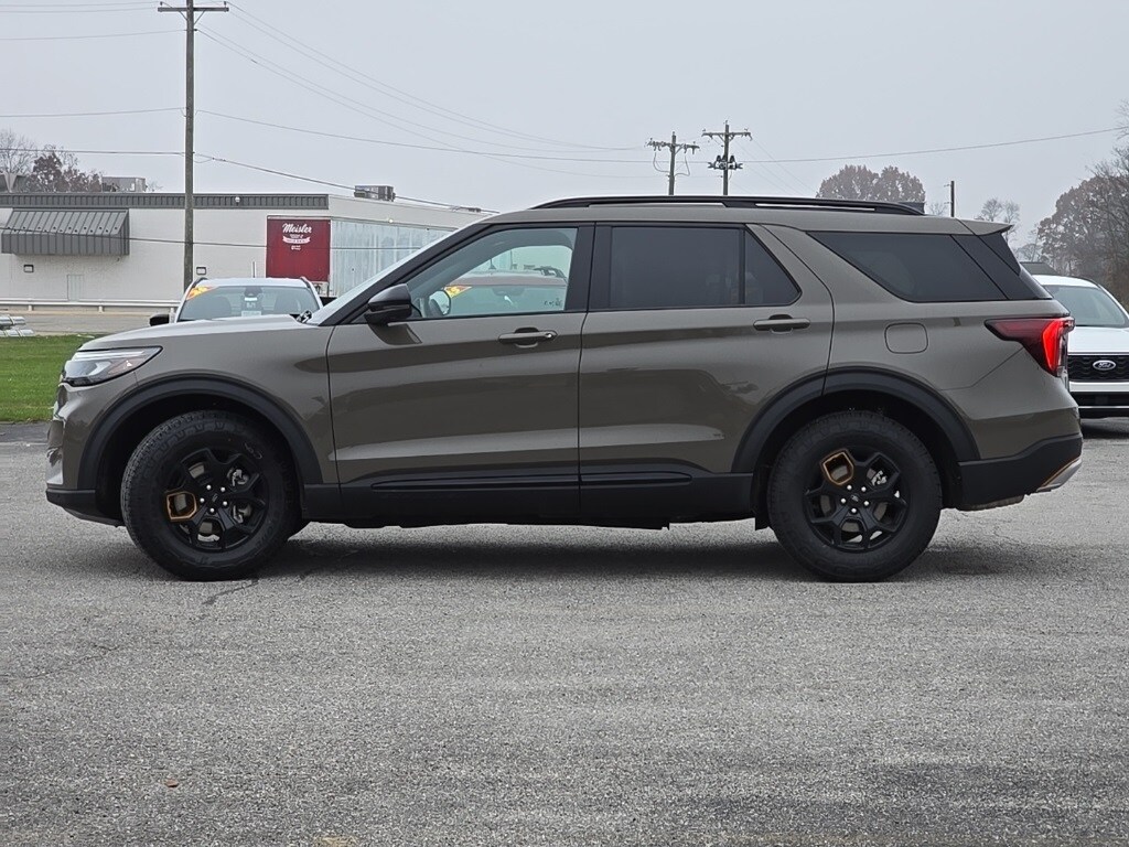 2026 Ford Explorer photo 2