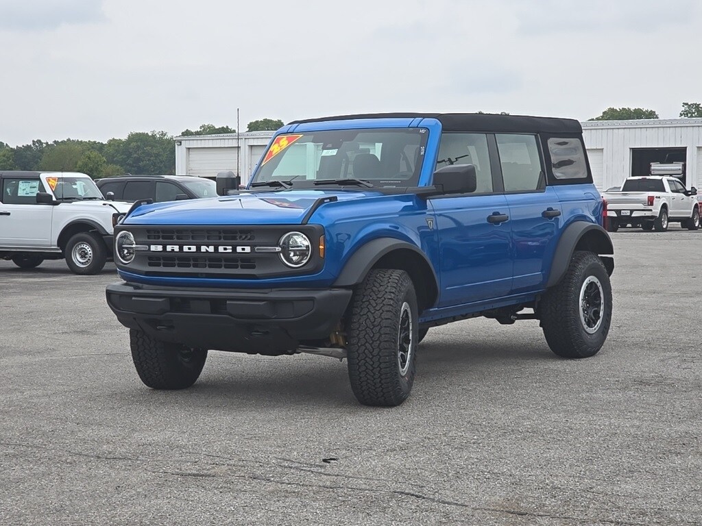2025 Ford Bronco Base photo 3