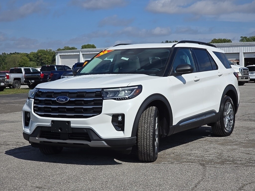 2025 Ford Explorer photo 2