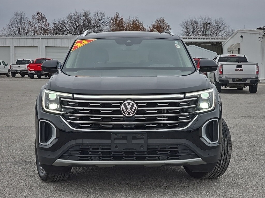 2024 Volkswagen Atlas SEL photo 2
