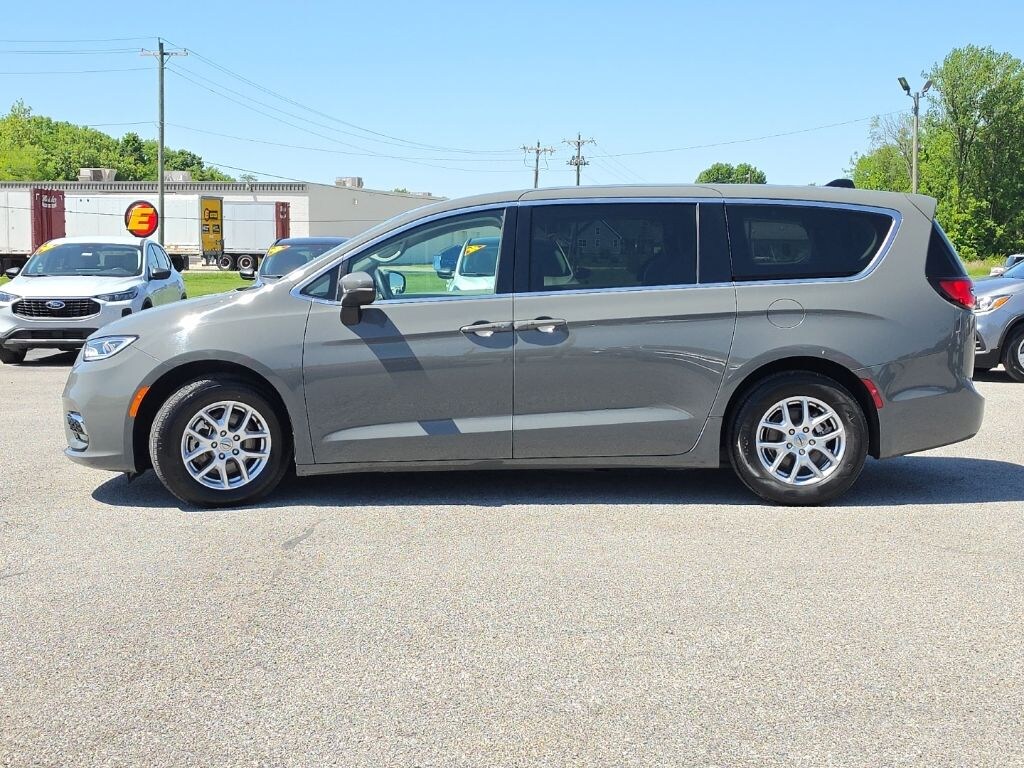Used 2023 Chrysler Pacifica Touring L Van Passenger Van