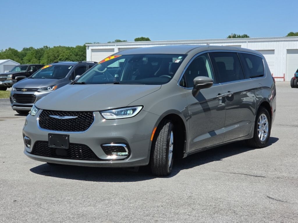 Used 2023 Chrysler Pacifica Touring L Van Passenger Van