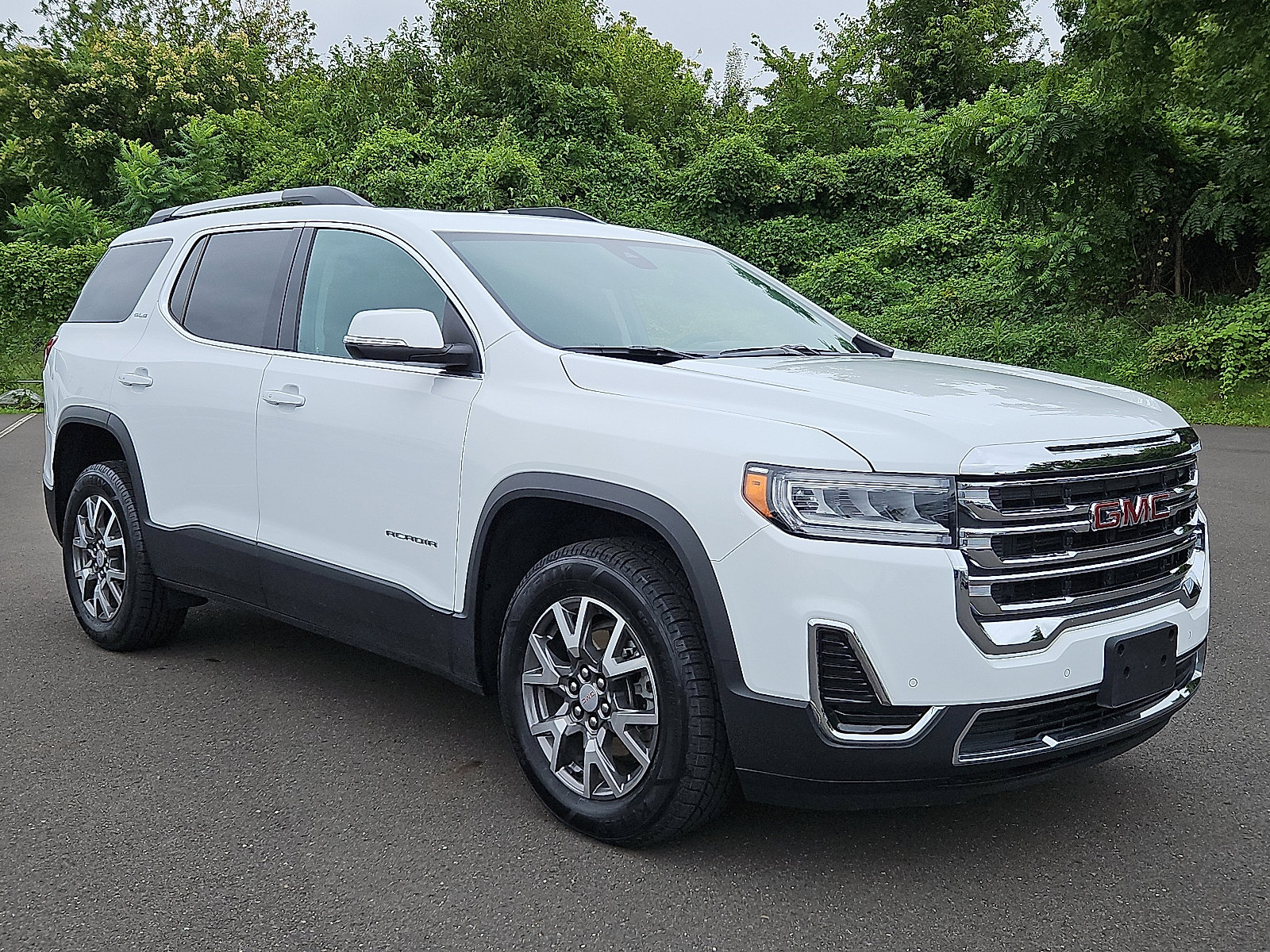 2023 GMC Acadia SLE's photo