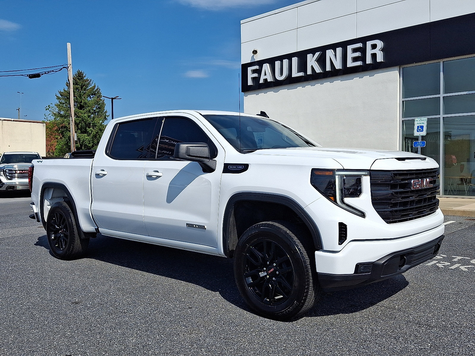 2024 GMC Sierra 4WD Crew Cab Standard Box Elevation's photo