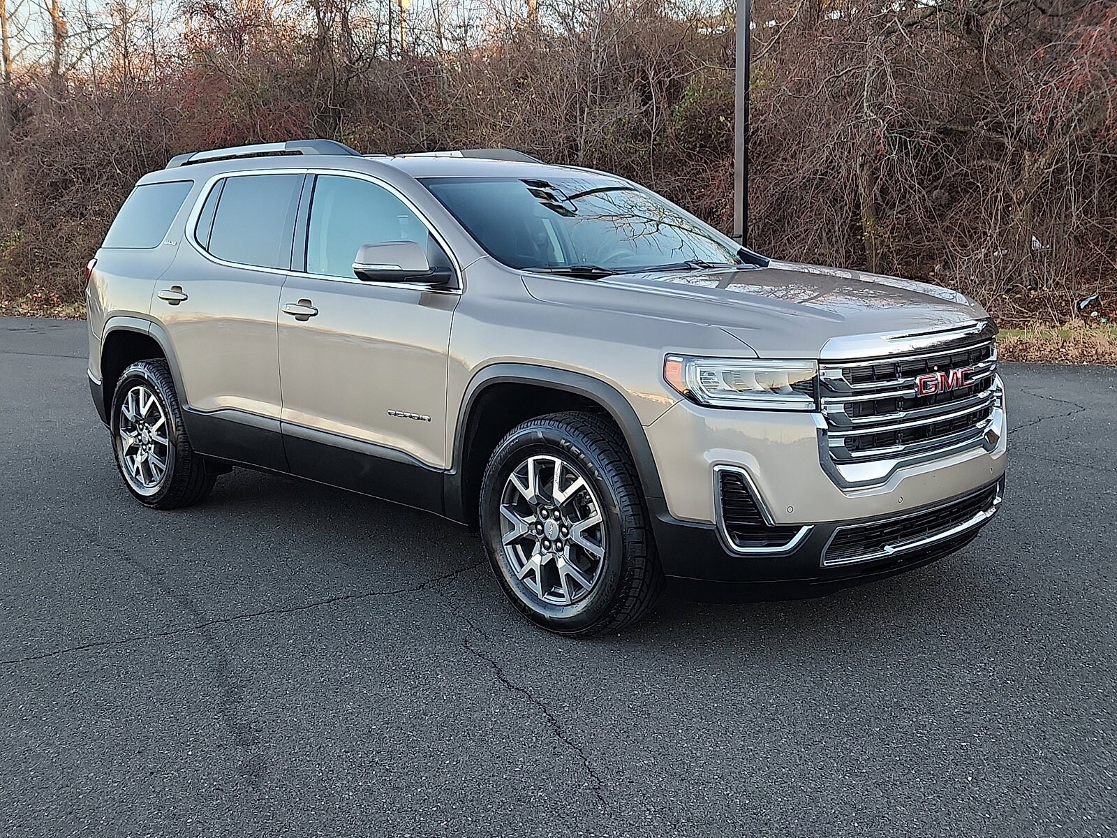 2023 GMC Acadia SLE's photo