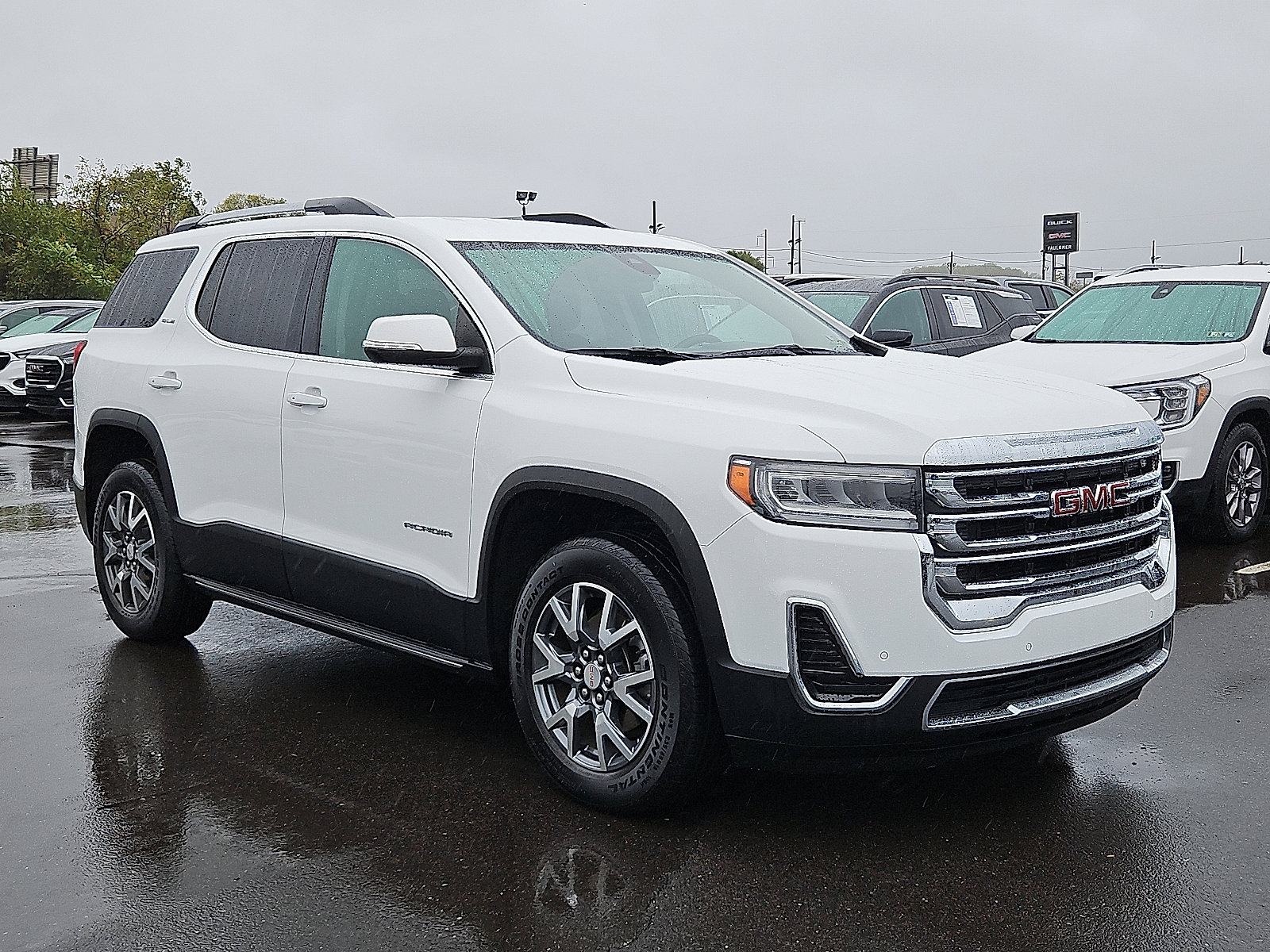 2023 GMC Acadia SLE's photo