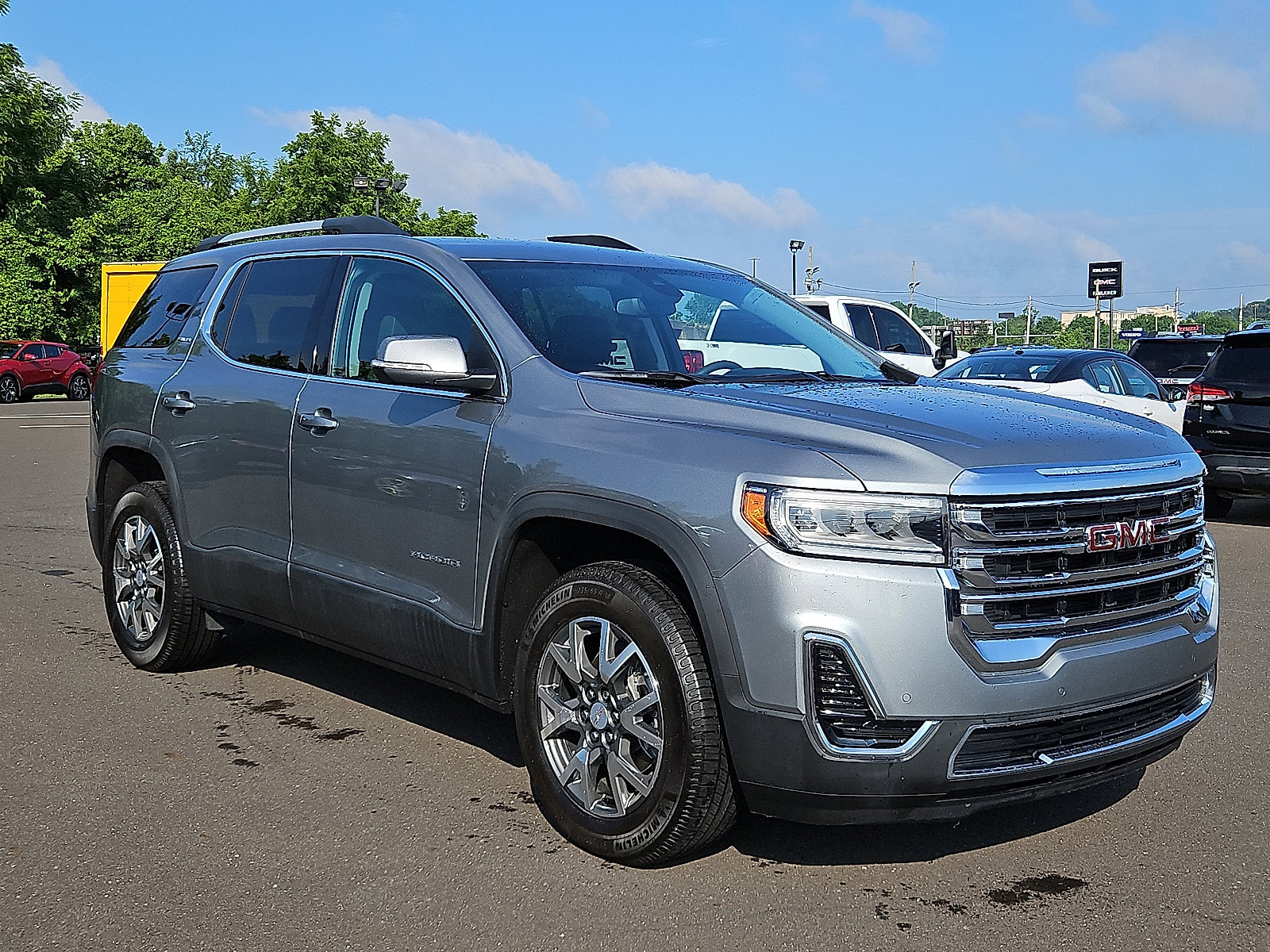 2023 GMC Acadia SLE's photo