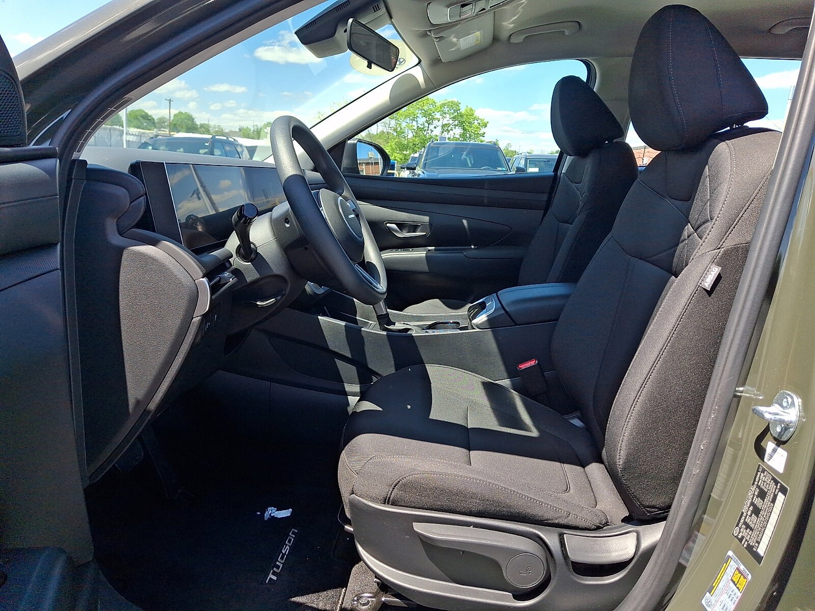 2025 Hyundai Tucson SE - Photo 13