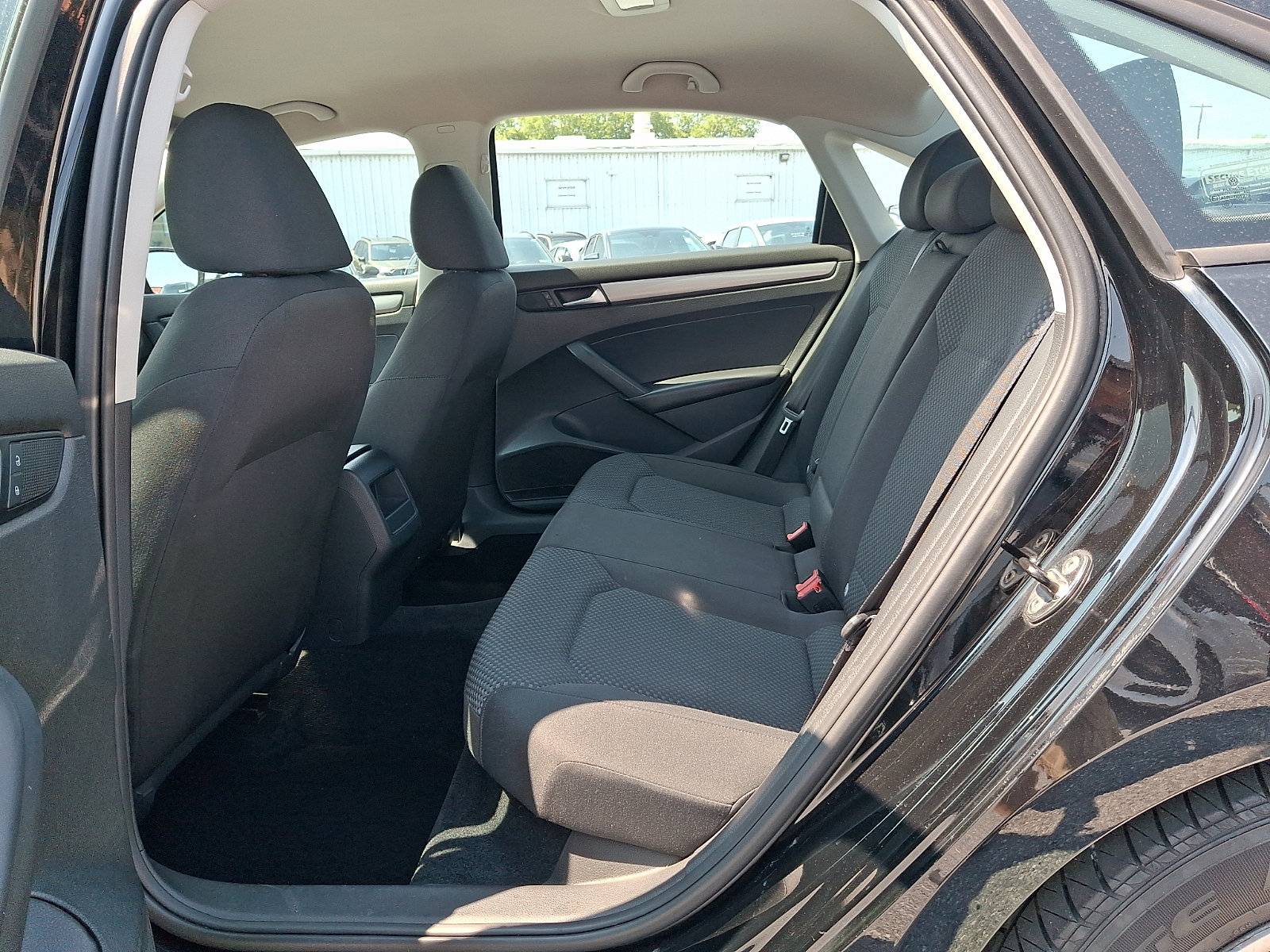 2014 Volkswagen Passat S - Photo 9