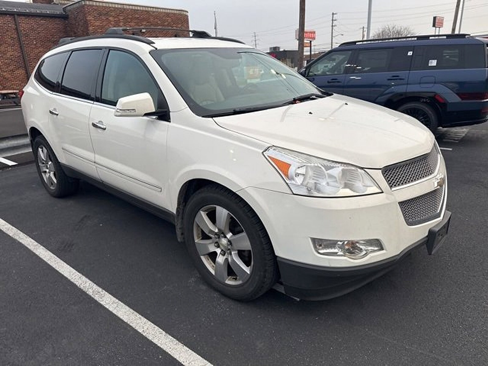 2011 Chevrolet Traverse LTZ photo 3