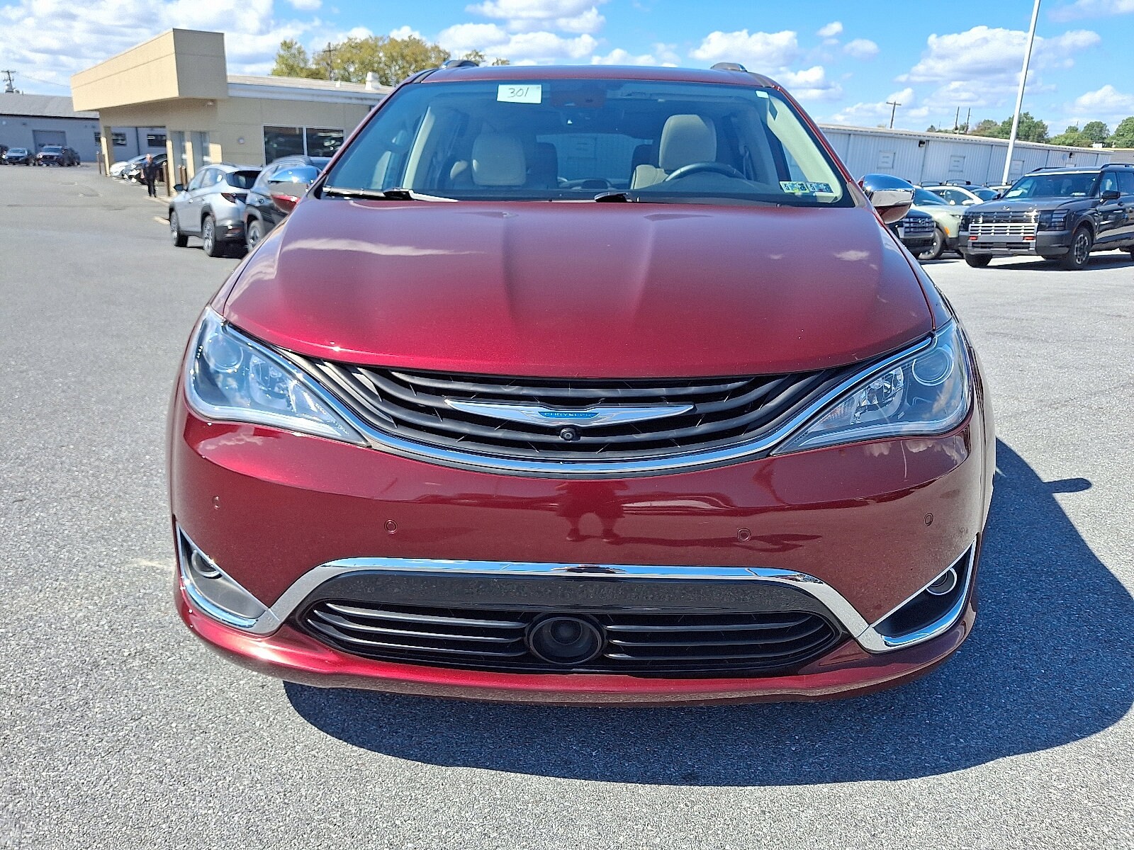 2018 Chrysler Pacifica Hybrid Limited photo 2