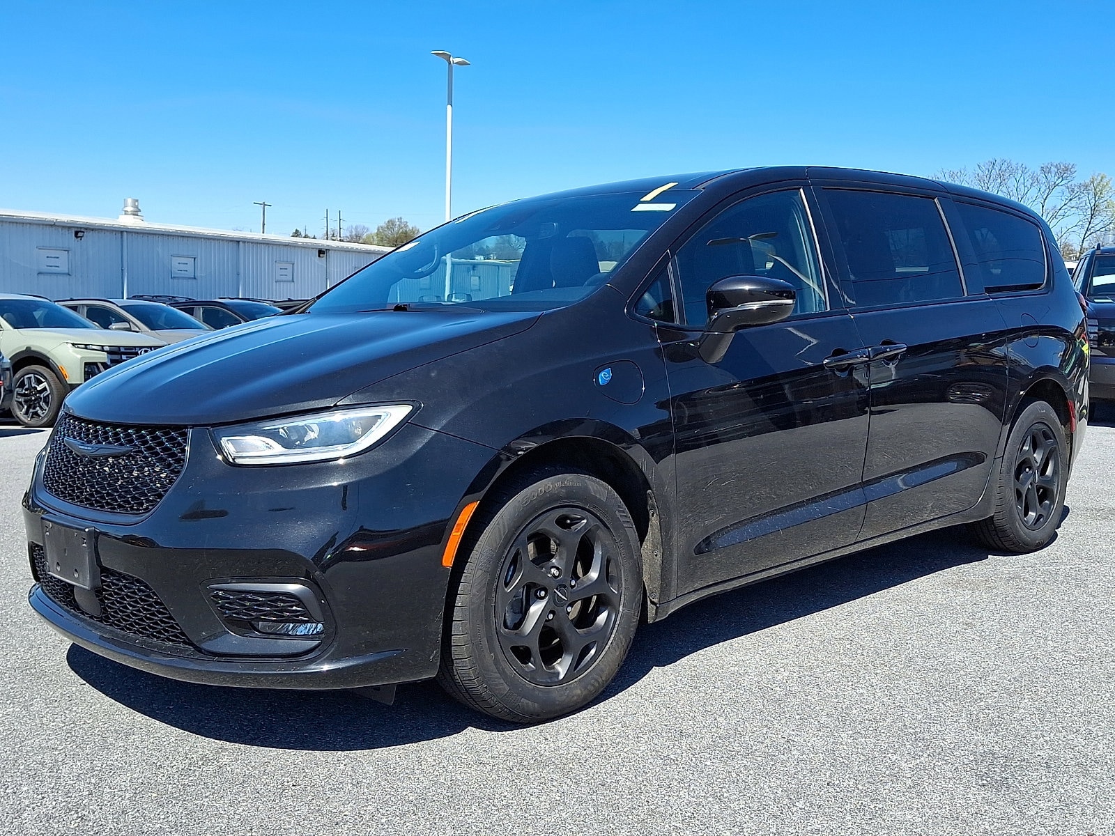 2022 Chrysler Pacifica Hybrid Touring L Hybrid's photo