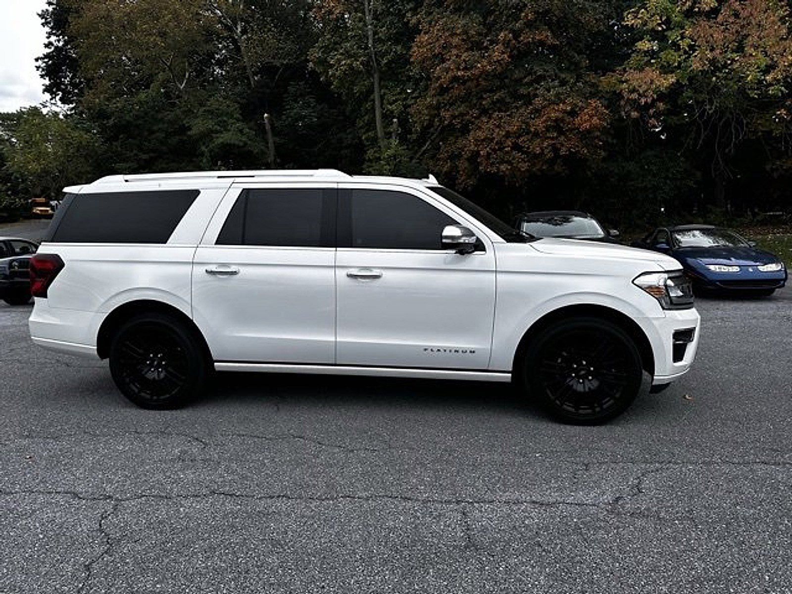 2023 Ford Expedition MAX Platinum photo 2