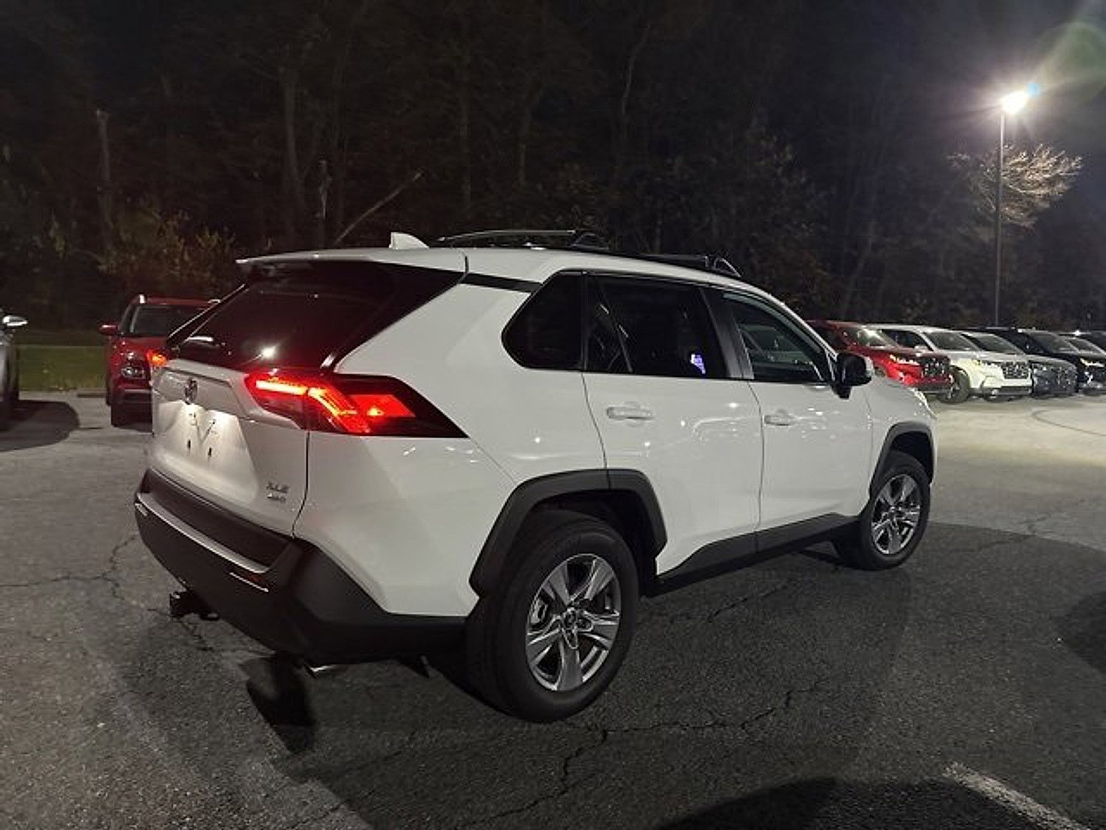 2024 Toyota RAV4 XLE photo 4