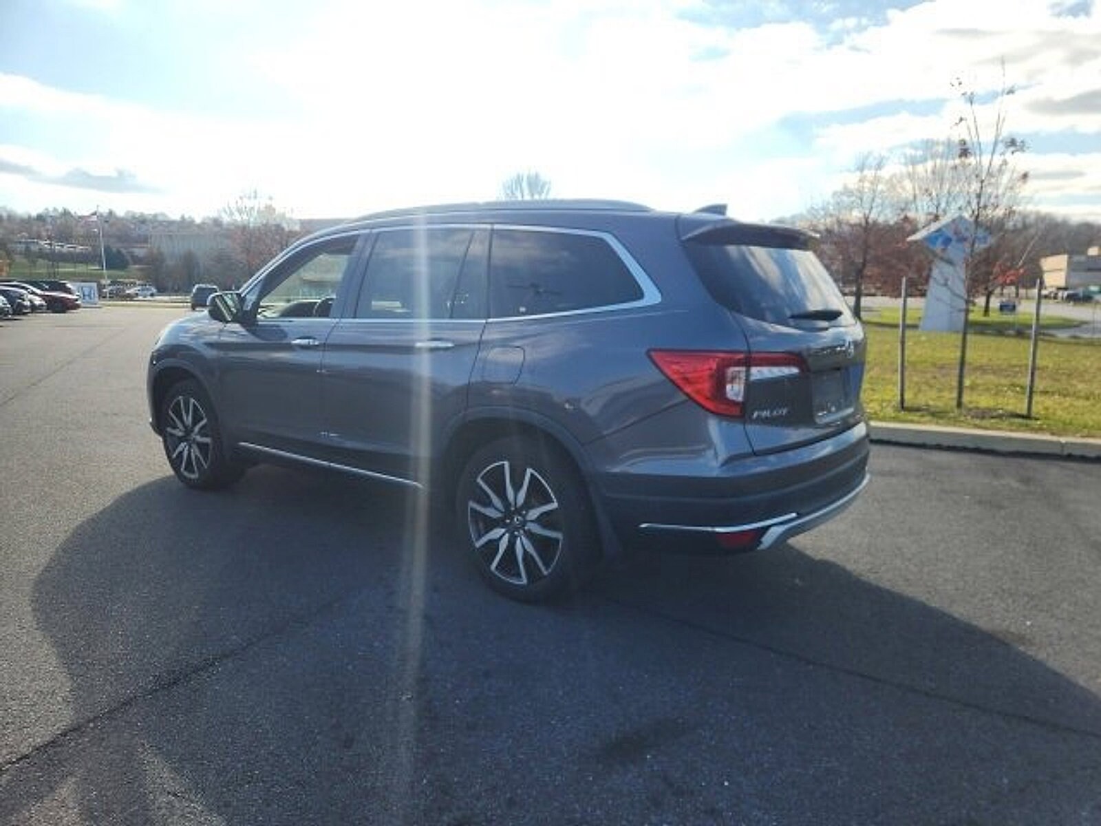 2019 Honda Pilot Elite photo 2