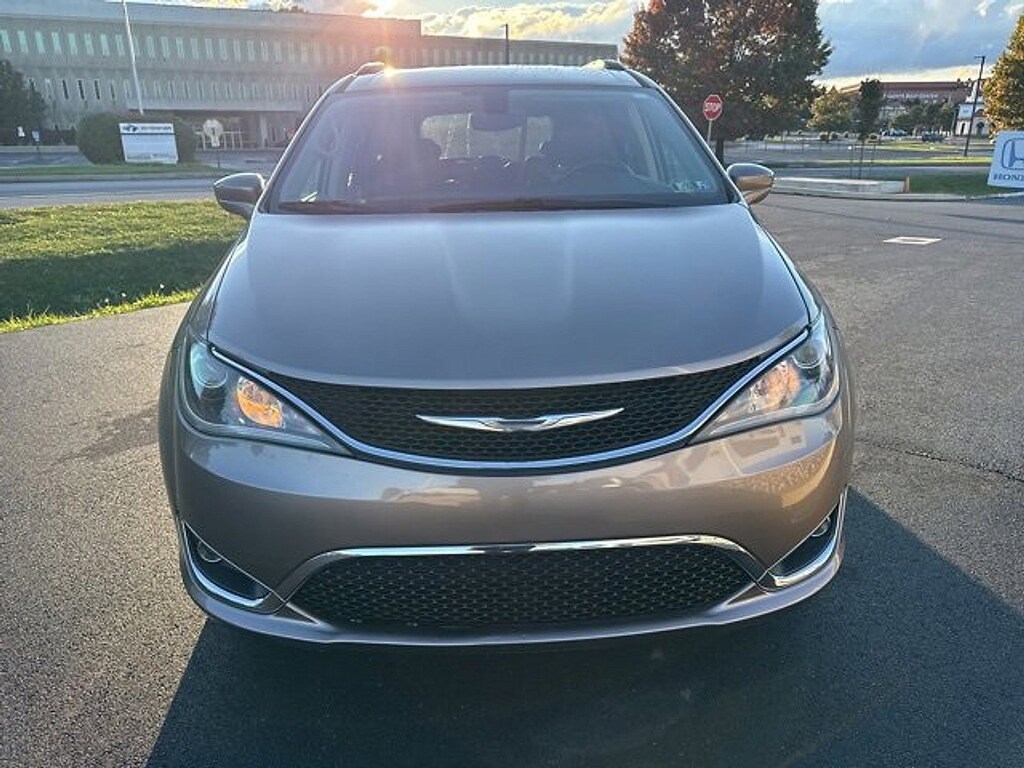 Used 2017 Chrysler Pacifica Touring-L Touring-L FWD