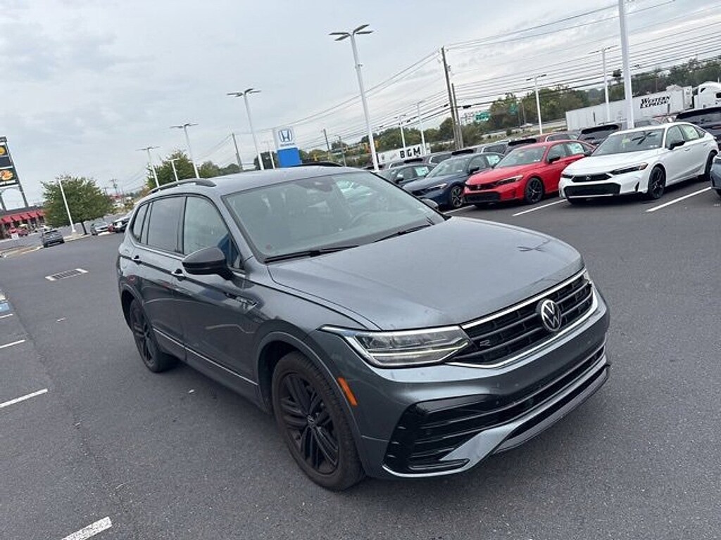 Used 2022 Volkswagen Tiguan SE R-Line Black 2.0T SE R-Line Black FWD