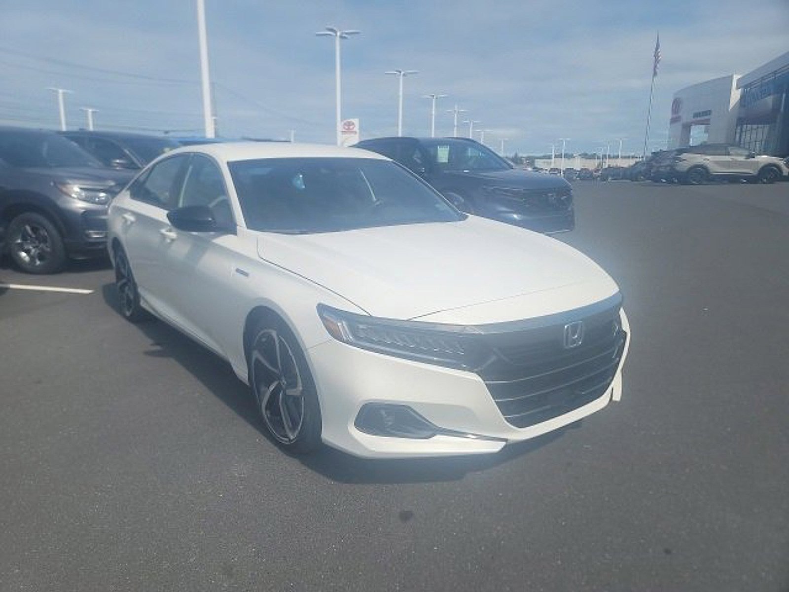 2022 Honda Accord Hybrid Sport photo 2