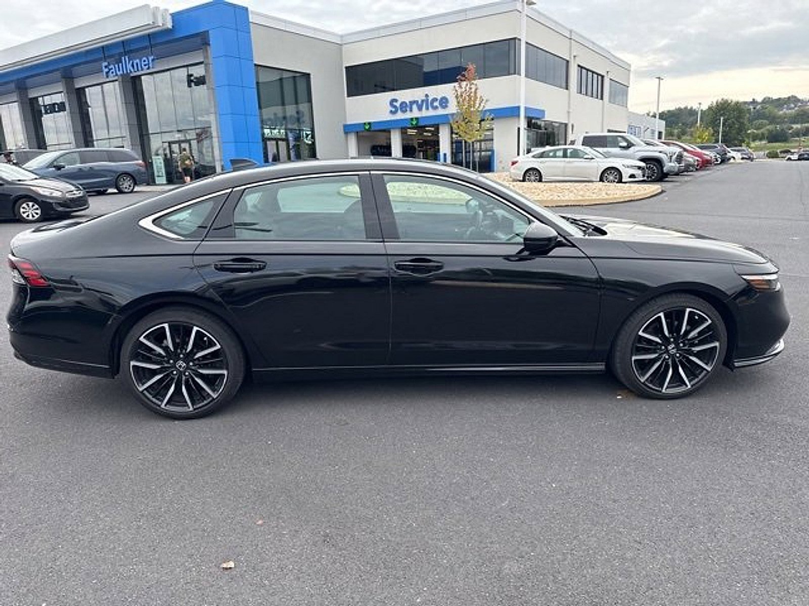 2023 Honda Accord Hybrid Touring photo 2