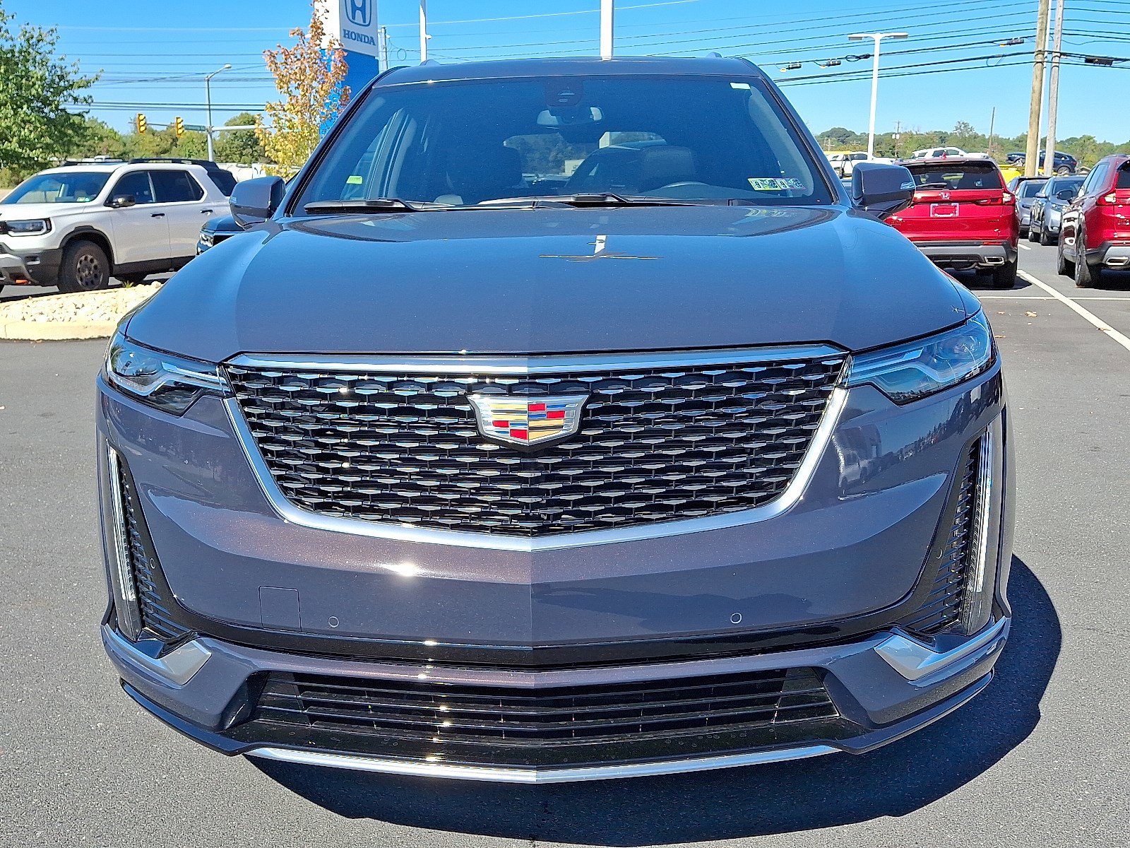 2025 Cadillac XT6 Luxury photo 2