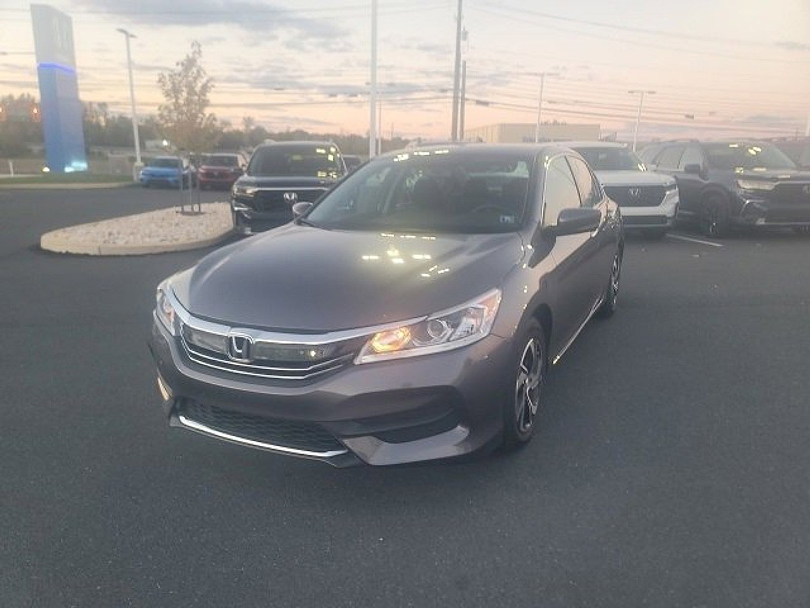 2017 Honda Accord LX photo 3
