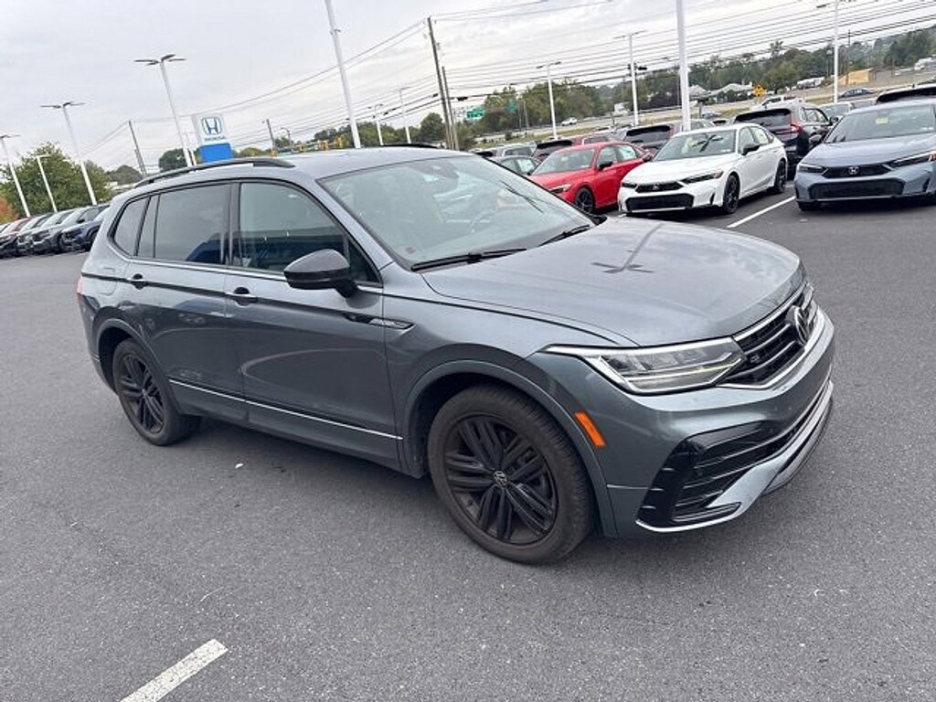 Used 2022 Volkswagen Tiguan SE R-Line Black 2.0T SE R-Line Black FWD