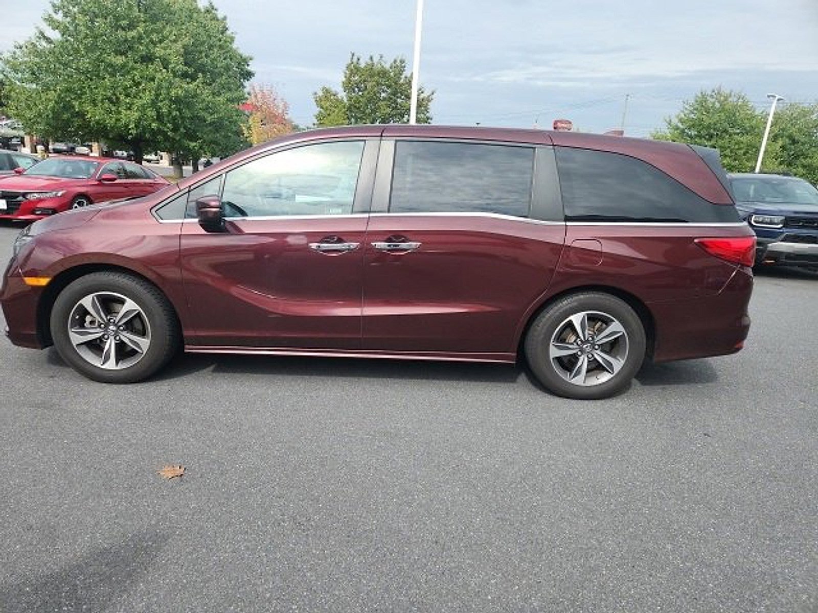 2019 Honda Odyssey Touring photo 2