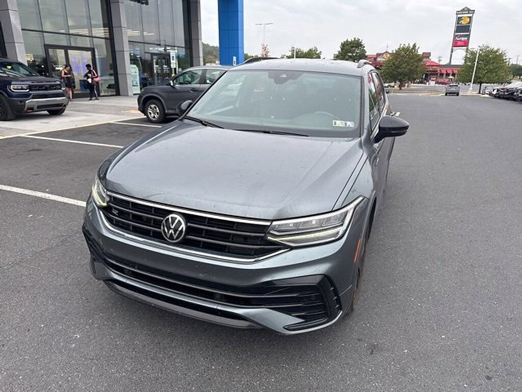 Used 2022 Volkswagen Tiguan SE R-Line Black 2.0T SE R-Line Black FWD