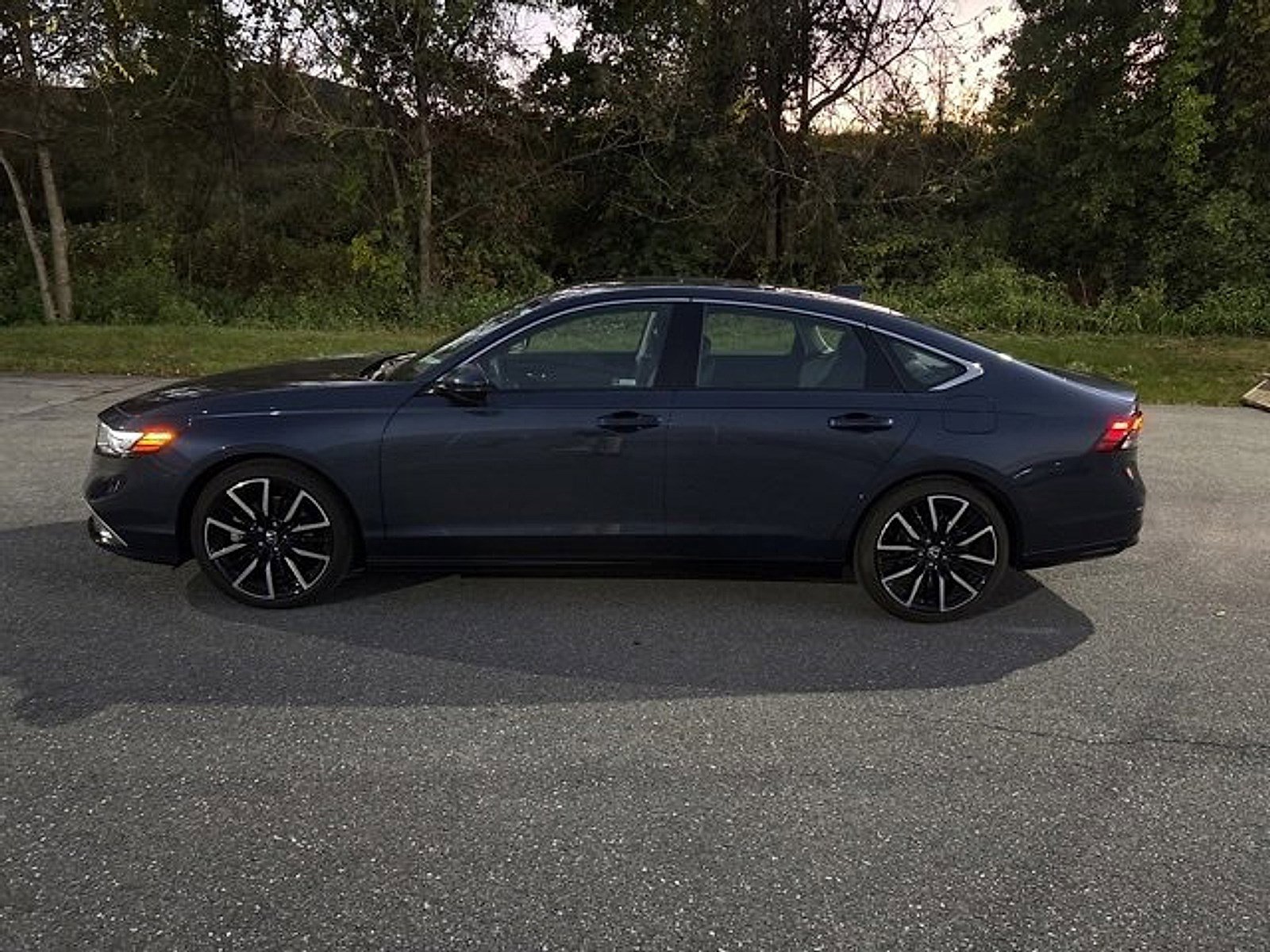 2025 Honda Accord Hybrid Touring photo 2