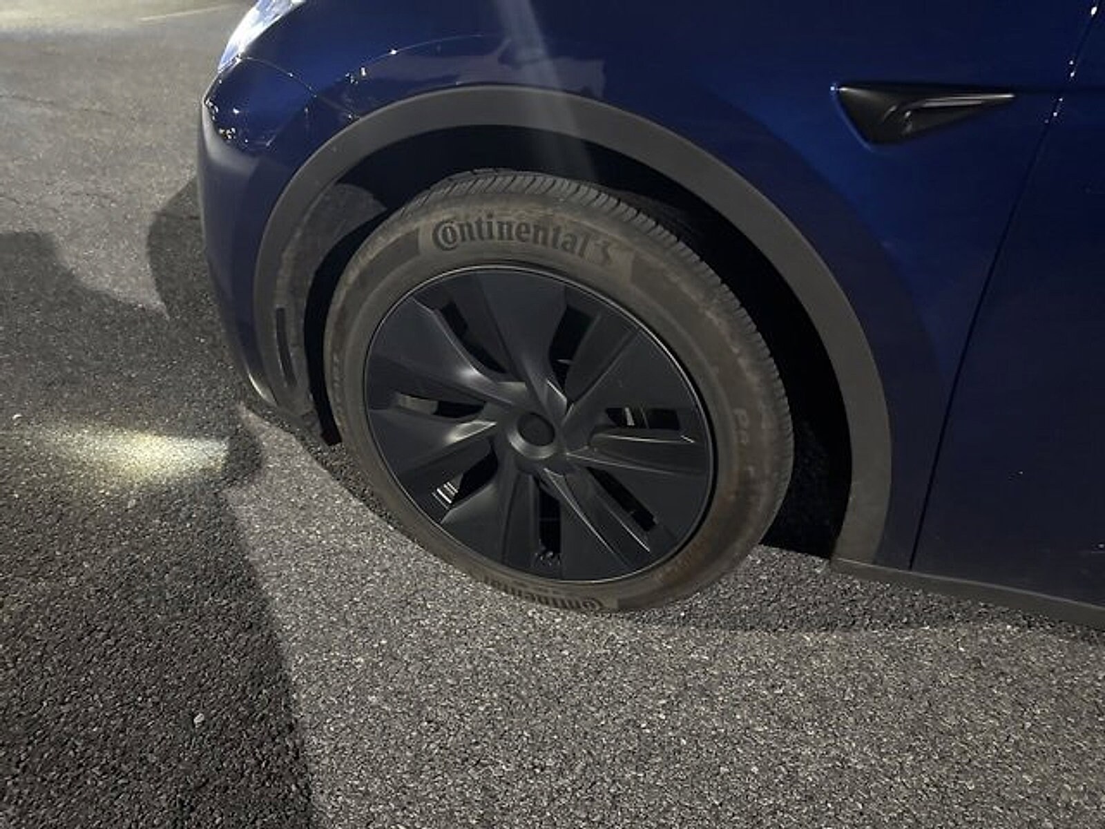 2024 Tesla Model Y Long Range photo 3