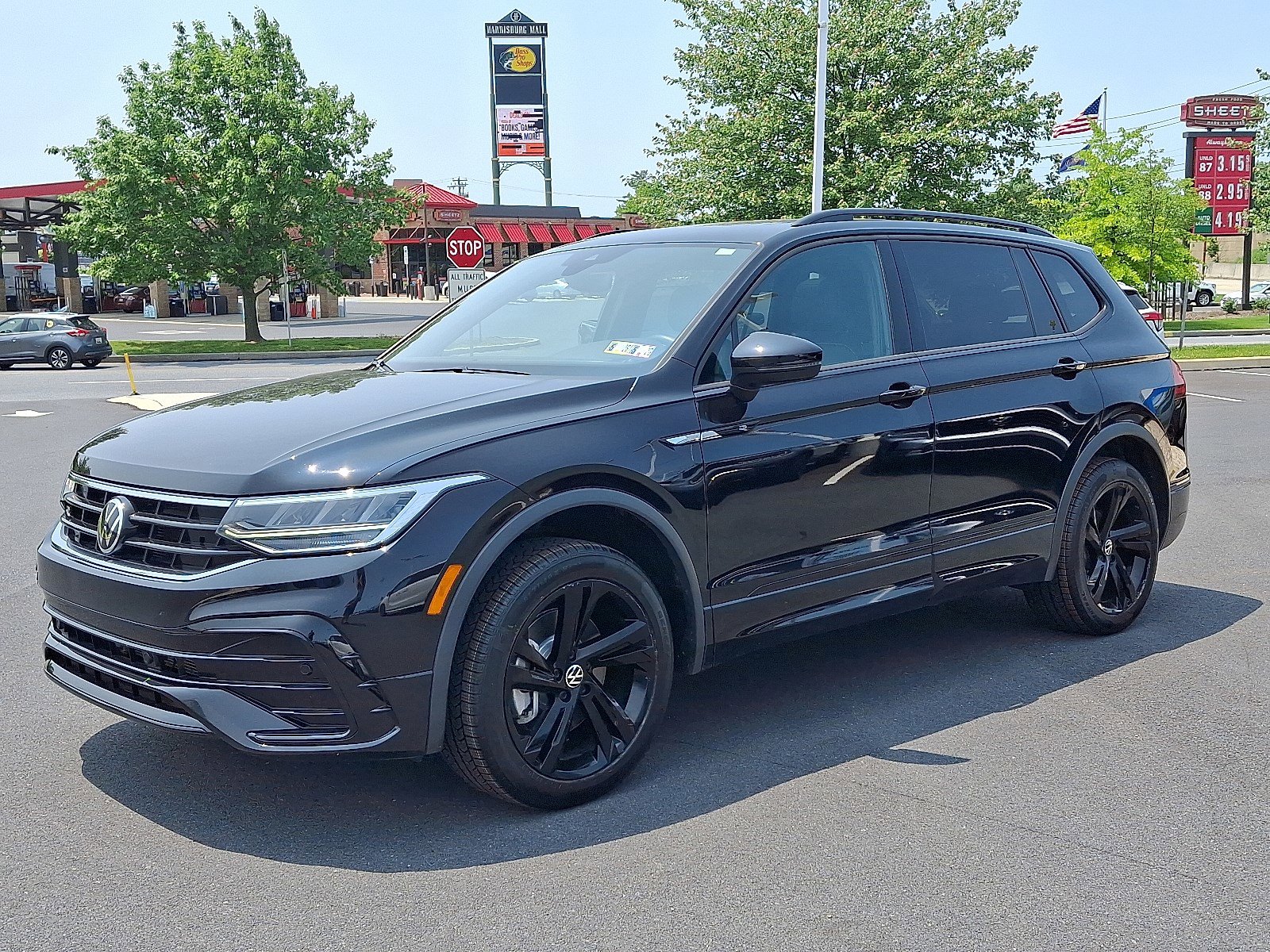 2024 Volkswagen Tiguan SE R-Line Black photo 2