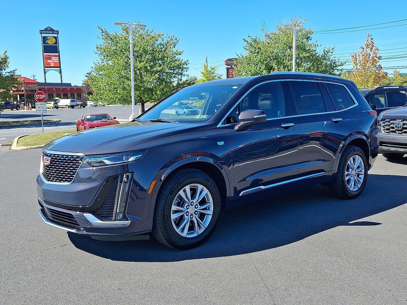 2025 Cadillac XT6 Luxury photo 3