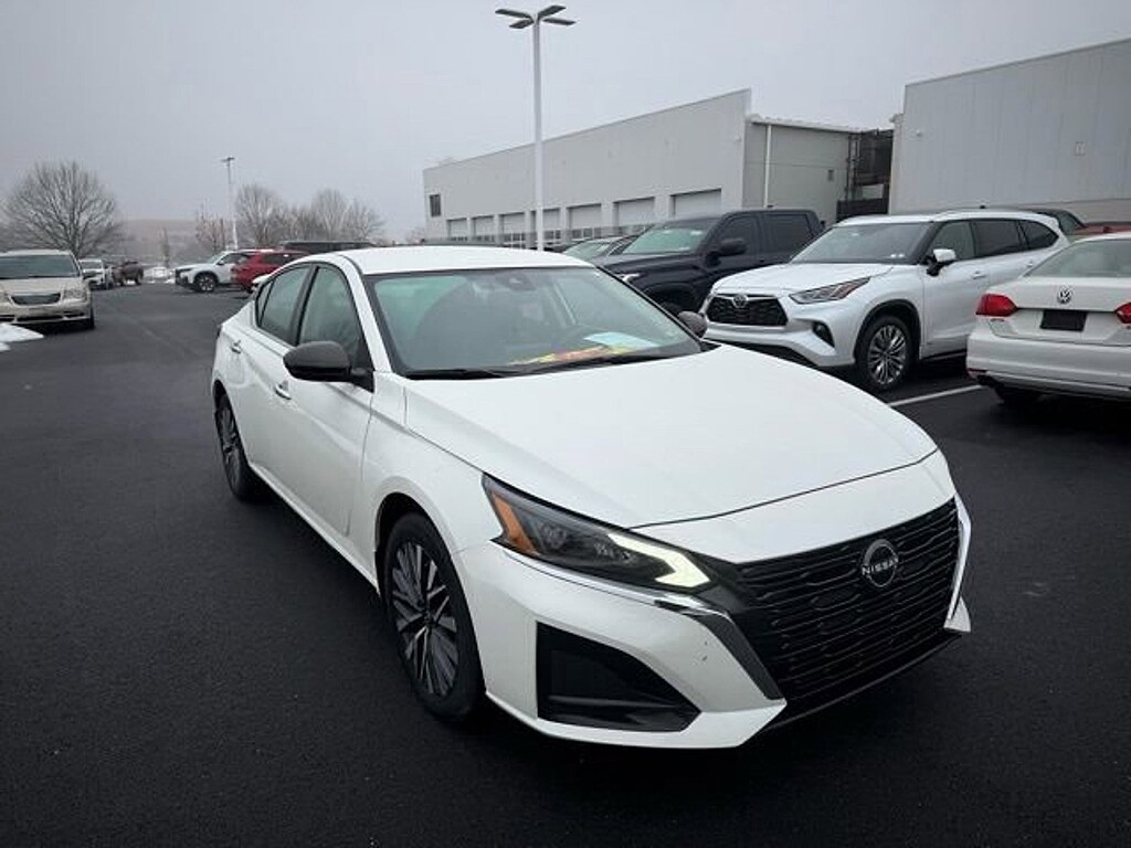 Used 2023 Nissan Altima 2.5 SV Sedan