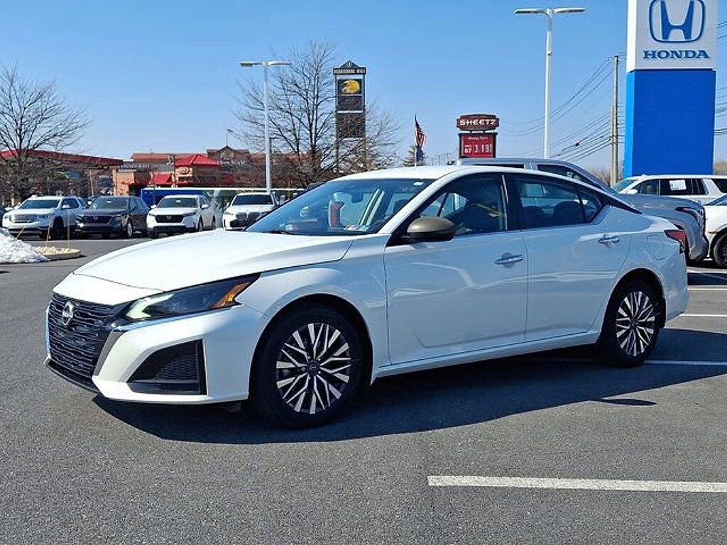 Used 2023 Nissan Altima 2.5 SV Sedan