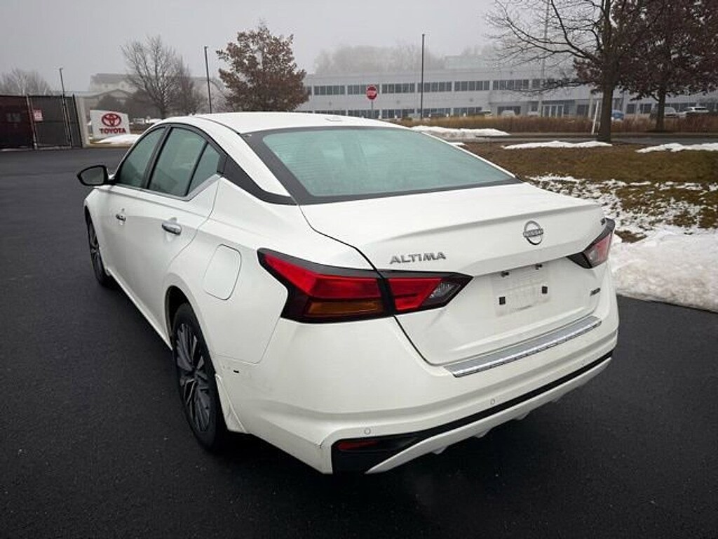 Used 2023 Nissan Altima 2.5 SV Sedan